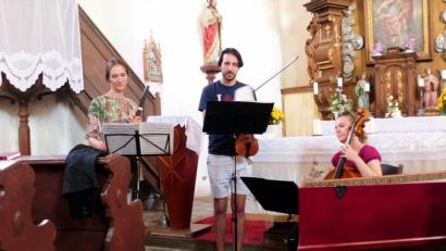 Bild: tu
Das „Collegium Marianum“ bei seinem Auftritt in Hesselsdorf in der St. Margareta-Kirche.