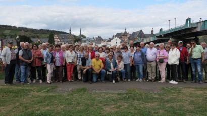 Bild: hä
Das tolles Programm sorgt für eine hervorragende Stimmung bei der BRK-Reisegruppe. Diesmal ging es an die Mosel.