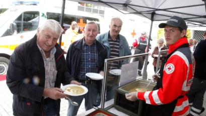 Bild: Hirsch
Zum "Zehnjährigen" der Tafel gab es Kartoffelsuppe mit und ohne Würstl.
