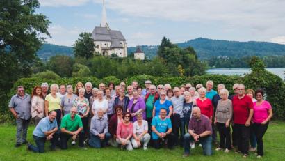 Bild: mor
„Maria Wörth“ am Wörthersee war die Kulisse für das Erinnerungsfoto der CSU-Reisefreunde bei ihrer Viertagesfahrt nach Kärnten.