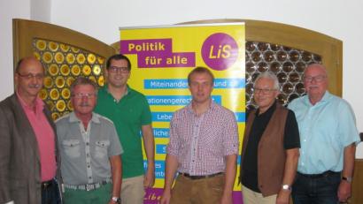 Bild: gac
Über eine lebhafte Diskussion freuen sich (von links) Kreisrat Martin Pöllath, Stadtrat Karl-Heinz Kreiner, Landtagskandidat Kilian Taubmann, Bezirkstagskandidat Christian Weiß, der Bezirksvorsitzende der Liberalen Senioren, Horst Friedrich, und 3. Bürgermeister Hans-Jürgen Reitzenstein.