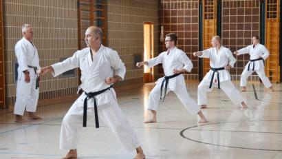 Bild: dob
Mit Helmut Körber (links) vom BKB haben sich die TV-Karatekas auf ihrem weiteren sportlichen Weg auf die anstehenden Dan-Prüfungen vorbereitet.