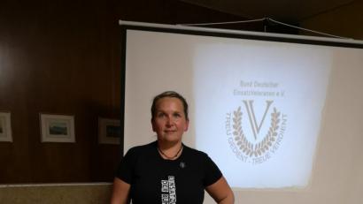 Bild: Neukam
Dunja Neukam, Stabsfeldwebel der Reserve, berichtete über ihren Einsatz in Afghanistan und schildert ihre Tätigkeit im Veteranenverband.