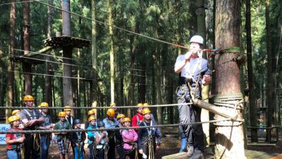 Bild: Kreuzer, Tom
Auf geht's zum Klettern. Zu Beginn des neuen Schuljahrs und Abschluss des Ferienprogramm geht es hoch hinaus.