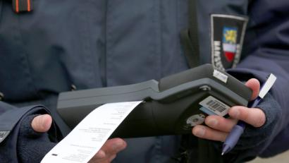 Bild: dpa
In Kohlberg und Weiherhammer werden im Oktober Verkehrskontrollen stattfinden. Wer falsch parkt oder zu schnell unterwegs ist, droht ein Bußgeld.