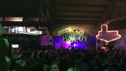 Bild: exb
„DJ MFlow“ sorgte bei der "Around the Wolrd"-Party, die die Schwarzenbacher Landjugend organisierte, für Stimmung.