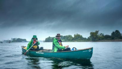 Bild: arr
Auch ein kleiner Regenschauer kann einem echten Paddler nicht den Spaß verderben.