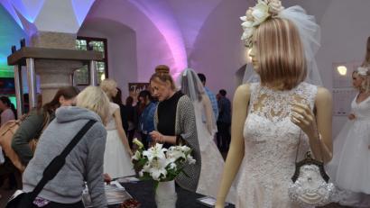 Bild: dob
Bei der Hochzeitsmesse im Schloss Friedrichsburg ist alles rund ums Thema "Heiraten" zu erfahren.