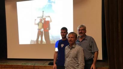 Bild: fei
Kletterer Julian Meier, Werner Buckenleib und DAV-Vorsitzendem Stefan Schönberger wissen von den Dimensionen am Watzmann. (von links nach rechts)