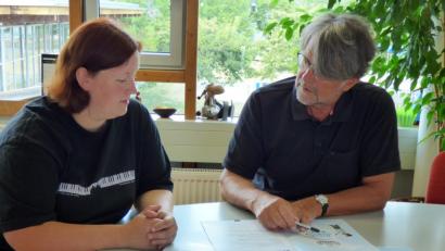 Bild: exb
Alles rund um die Wahlen am 14. Oktober gut verständlich erklärt ist in der Broschüre „Einfach verstehen“. Die Werkstatt „Verständliche Sprache“ mit Christina Ponader und Friedrich Wölfl hat sie gelesen und kann sie rundum empfehlen.