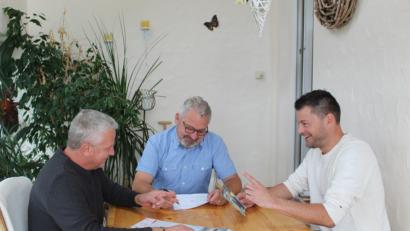 Bild: alr
Unser Bild zeigt CSU-Ortsverbandsvorsitzenden Karlheinz Schultes (Mitte), zweiten Vorsitzenden Tim Preißinger (rechts) und Alexander Roth (links), ebenfalls im Vorstand der Verbandes.