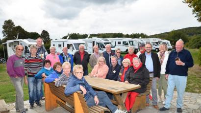 Bild: fjo
Die "Solisten" sind auf den Oberpfälzer Wald aufmerksam geworden und hegen mit zweitem Bürgermeister Markus Bauriedl (Dritter von rechts) und Quartiergeber Hermann Träger (Zweiter von links) einen regen Austausch.
