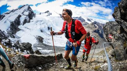 Bild: Sportograf.com
Der Weg über die Alpen ist eine Prüfung für Körper und Geist und gleichzeitig ein Naturerlebnis. Der Neunburger Stephan Meier ist gemeinsam mit Partner Stefan Meyer (rechts hinter ihm) in sieben Tagesetappen von Garmisch-Partenkirchen nach Brixen gelaufen. Beim Transalpine-Run kamen "Die Meiyers" als 84. ins Ziel.