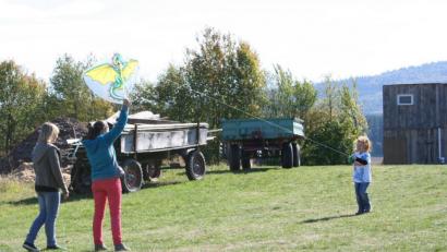 Bild: gz
Den Kindern wird ein Drachenflugwettbewerb angeboten.