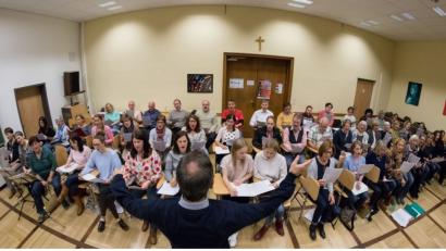 Bild: dtr
Der Kammerchor Weiden probt in Weiden für die Aufnahmen beim Bayerischen Rundfunk.