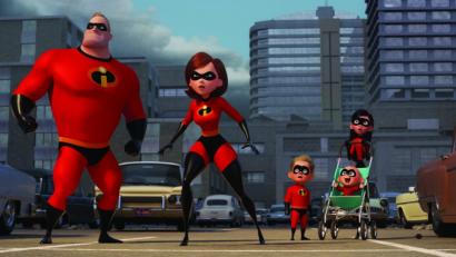 Bild: Disney Pixar/dpa
Was für eine heldenhafte Familie: Der bärenstarke Papa Mr. Incredible, das äußerst steckbare Elastigirl, der superschnelle Flash, die zuweilen unsichtbare Violetta und Baby Jack Jack kämpfen mittlerweile Seite an Seite. 	Bild: Disney Pixar/dpa