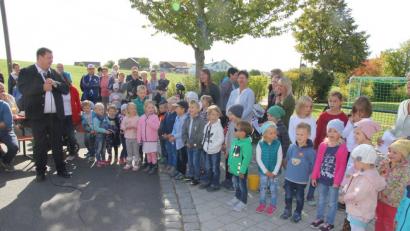 Bild: ral
Die Kinder sangen Bürgermeister Ziegler ein Ständchen.