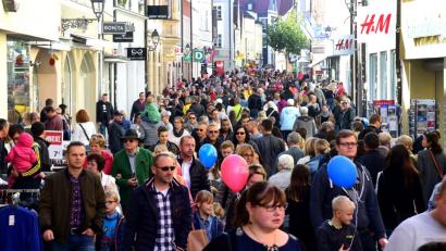 Bild: Petra Hartl
In der Fußgängerzone konzentriert sich beim verkaufsoffenen Sonntag das Publikumsinteresse.