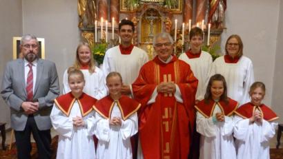Bild: exb
Die neuen Wurzer Ministranten werden in einem festlichen Gottesdienst aufgenommen