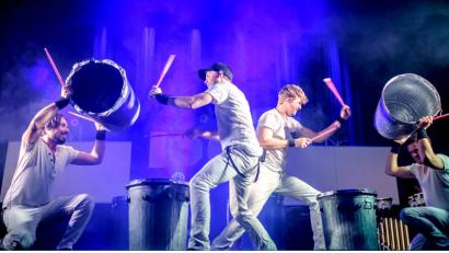 Bild: FooTToo.de
Welche Klänge sich aus Tonnen, Klangrohren und Fässern holen lassen, demonstrieren die "Drum Stars'" am 2. Februar beim Auftritt in Neunburg.