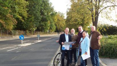 Bild: e
SPD-Vertreter aus Stadt und Land an einem Brennpunkt (von links), Richard Gaßner, Martin Seibert, Roland Pirner, Birgit Fruth und Dieter Amann.