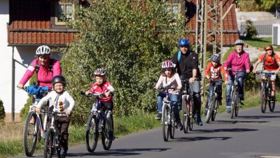 Bild: bkr
Eifrig strampeln die Kids mit. Ein Sechsjähriger schafft sogar zehn Runden.