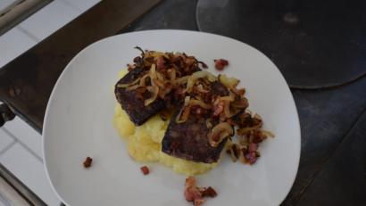 Bild: Schiffer
Es lohnt sich zu probieren: Mit „Himmel und Ääd“ bereitet OWZ-Küchenchef Michael Schiffer das Gericht seiner Heimat zu.