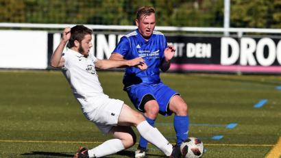 Bild: Büttner, Gerhard
Dieses Derby war kein Aufreger: Der SV Parkstein und TSV Kirchendemenreuth trennten sich torlos. In dieser Szene bekämpfen sich Philipp Mayer (SV, links) und Simon Schönberger (TSV).