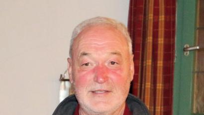 Bild: bsc
Stolz auf seine Mitglieder ist der Vorsitzende der Gesellschaft Steinwaldia Pullenreuth, Norbert Reger. Seit vielen Jahren bemüht sich der Verein um die Burgruine Weißenstein. Nun ist rührigen Gesellschaft mit einer neuen 356-seitigen Dokumentation ein weiteres Highlight zu verdanken.