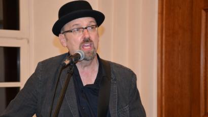 Bild: jr
Hubert Treml schrieb eigens einen Jubiläumssong für das Ensemble „Singaweng“.