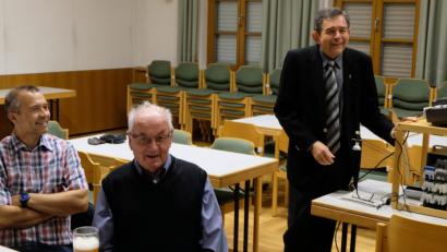 Bild: le
Pfarrer Max Früchtl begeistert beim Männerverein mit seinem Diavortrag über Frankreich.