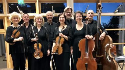 Bild: dok
Es bereitet immer wieder Vergnügen, das „Arte-Ensemble (von links Annette Schäfer, Ivo Dudler, Kathrin Rabus, Guido Schäfer, Anna Lewis, Malte Refardt, Ute und Albert Sommer) in Vohenstrauß spielen zu hören.