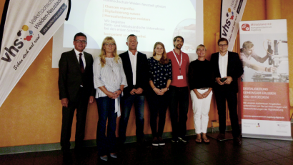 Bild: Bühner
Mittelständler erhalten Hilfe bei der Digitalisierung. Details stellten vor ( von links) Arbeitsagenturchef Thomas Würdinger, Dagmar Bock vom Fachbereich vhs2business, VHS-Geschäftsführer Stefan Frischholz, Laura Merhar vom Kompetenzzentrum Mittelstand 4.0, Philipp Hermannsdörfer vom DGO Weiden, Sigrid Horn ebenfalls vom Kompetenzzentrum und Wirtschaftsförderer Nicolas Lahovnik