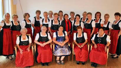 Bild: hai
Der Landfrauenchor aus Bayreuth gestaltet am Sonntag den Gottesdienst der evangelisch-lutherischen Kirchengemeinde zum Erntedank mit seinen Liedern musikalisch.