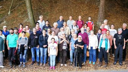 Bild: jzk
Vor der Heimfahrt versammelt sich die Reisegruppe zu einem Gruppenbild beim Schloss Hruba Skala.