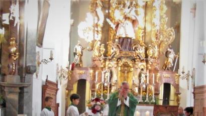 Bild: hl
Prälat Karel Simandl zelebriert den Festgottesdienst in Waldeck.
