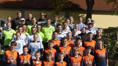 Bild: bk
Die Rechnung geht auf beim Er- und-Sie-Turnier der TSG-Faustballabteilung. Erfolgreichster Teilnehmer ist der Kirwaverein (grünes Trikot).