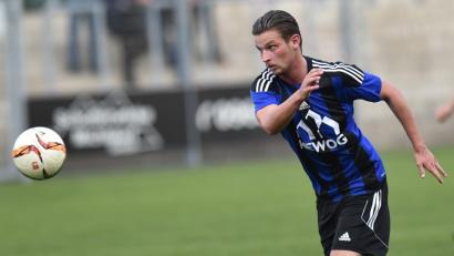 Bild: Alfred Schwarzmeier
Josef Rodler hätte in Bad Kötzting den Weidener Siegtreffer erzielen können, der Stürmer traf aber in der zweiten Halbzeit nur die Latte.