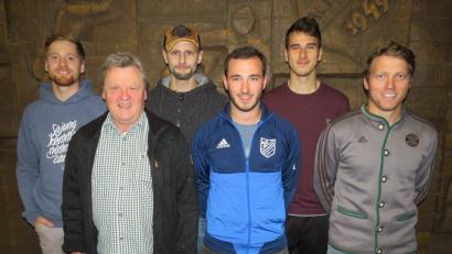 Bild: adj
Der neue Vorstand des SV-Fördervereins mit den Kassenprüfern (von links): Julian Bäumler, Klaus Baschnagel, Martin Simon, Florian Wolf, Lukas Wolf und zweiter SV-Vorsitzender Joachim Kraemer.