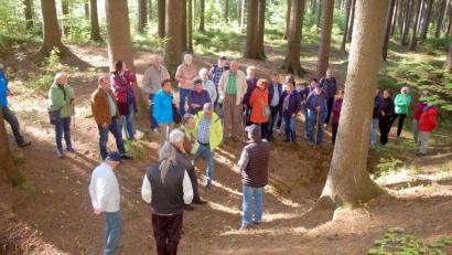 Bild: fjo
Inmitten der Tillyschanz erfahren die Teilnehmer exakt 400 Jahre später allerhand Details aus der Schreckenszeit des Dreißigjährigen Kriegs.