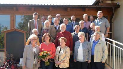 Bild: brü
Die neue Kreisvorstandschaft des VdK Amberg um Kreisvorsitzende Marianne Kies-Baldasty (vorn Mitte) zusammen mit Kreisgeschäftsführer Gerhard Spies (hinten links).