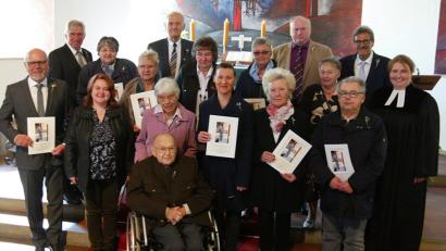 Bild: R. Kreuzer
Zahlreiche Konfirmanten von damals feierten ihr Jubiläum in St. Markus.