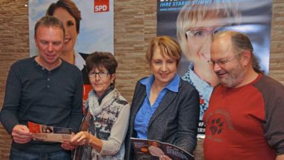 Bild: nm
Roman Schell, Eleonore Dreßler, Annette Karl und Peter Gruber (von links) brachten wichtige Themen zur Sprache.