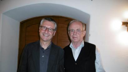 Bild: mma
Siegfried Kratzer (rechts) hat Stefan Hirblinger ) zum Vortag "Warum werden Sie nicht evangelisch?" eingeladen.