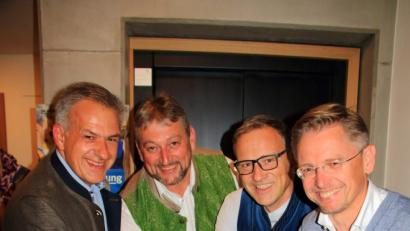 Bild: exb
Beim CSU-Heimatabend ist auch ausgebuttert worden.