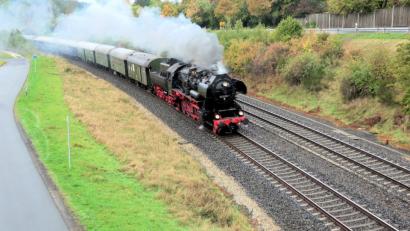 Bild: Johann Spörer
Der Sonderzug zieht am Tag der deutschen Einheit Waggons von Nürnberg nach Arzberg.
