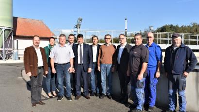 Bild: rgr
Erwin Prölß, der bisherige Leiter der Kläranlage (Dritter von links), wurde in den Ruhestand verabschiedet.