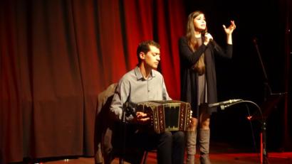 Bild: hka
Gabriel Merlino, ein Meister am Bandoneon, und Vanina Tagini mit ihrer großen Stimme bringen den argentinischen Tango auf die Bühne im Capitol.