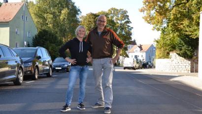 Bild: roa
Tanja Dandorfer und Hans Lauterbach gehen auf die Straße: Sie gehören zum Organisationsteam der Demo. Der Zug führt am Freitag, 12. Oktober, von der Fußgängerzone zum ACC, wo sich die AfD mit Alice Weidel trifft. Dort ist eine Kundgebung geplant.