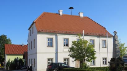 Bild: ubb
Noch vor vier einigen Jahren war das heutige "Gelebte Museum" ein Schandfleck des Ortes. Heute strahlt es mit der Sonne um die Wette.